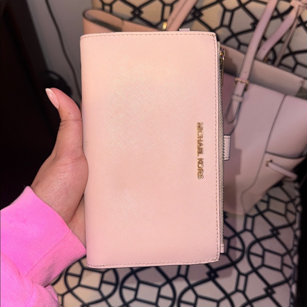 Michael Kors Blush Pink Tote and Matching Wallet - Picture 6 of 8